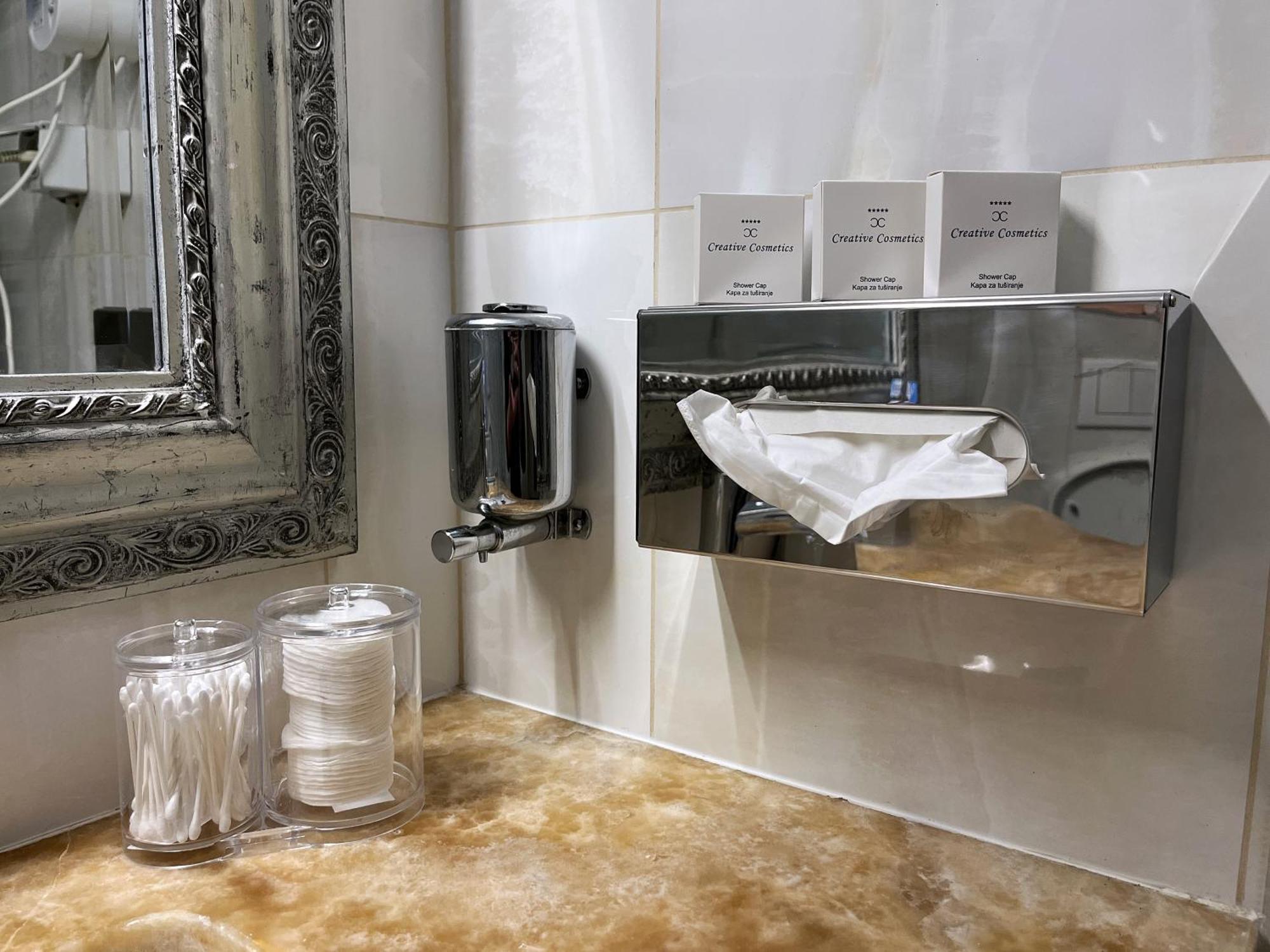Main Street Retreat Apartment With Free Parking Sarajevo Luaran gambar