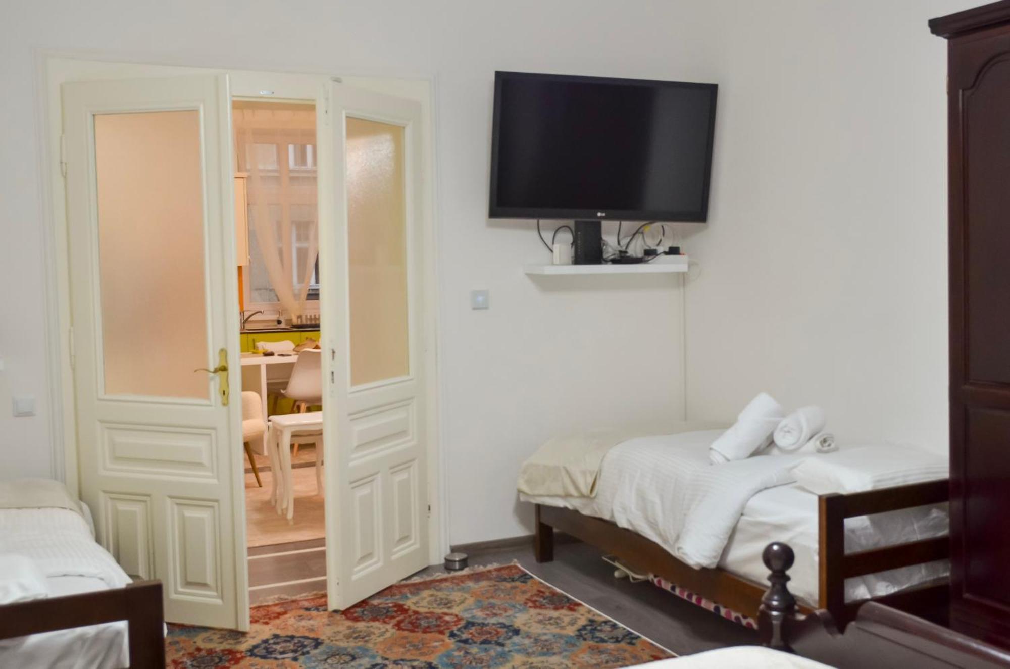 Main Street Retreat Apartment With Free Parking Sarajevo Luaran gambar