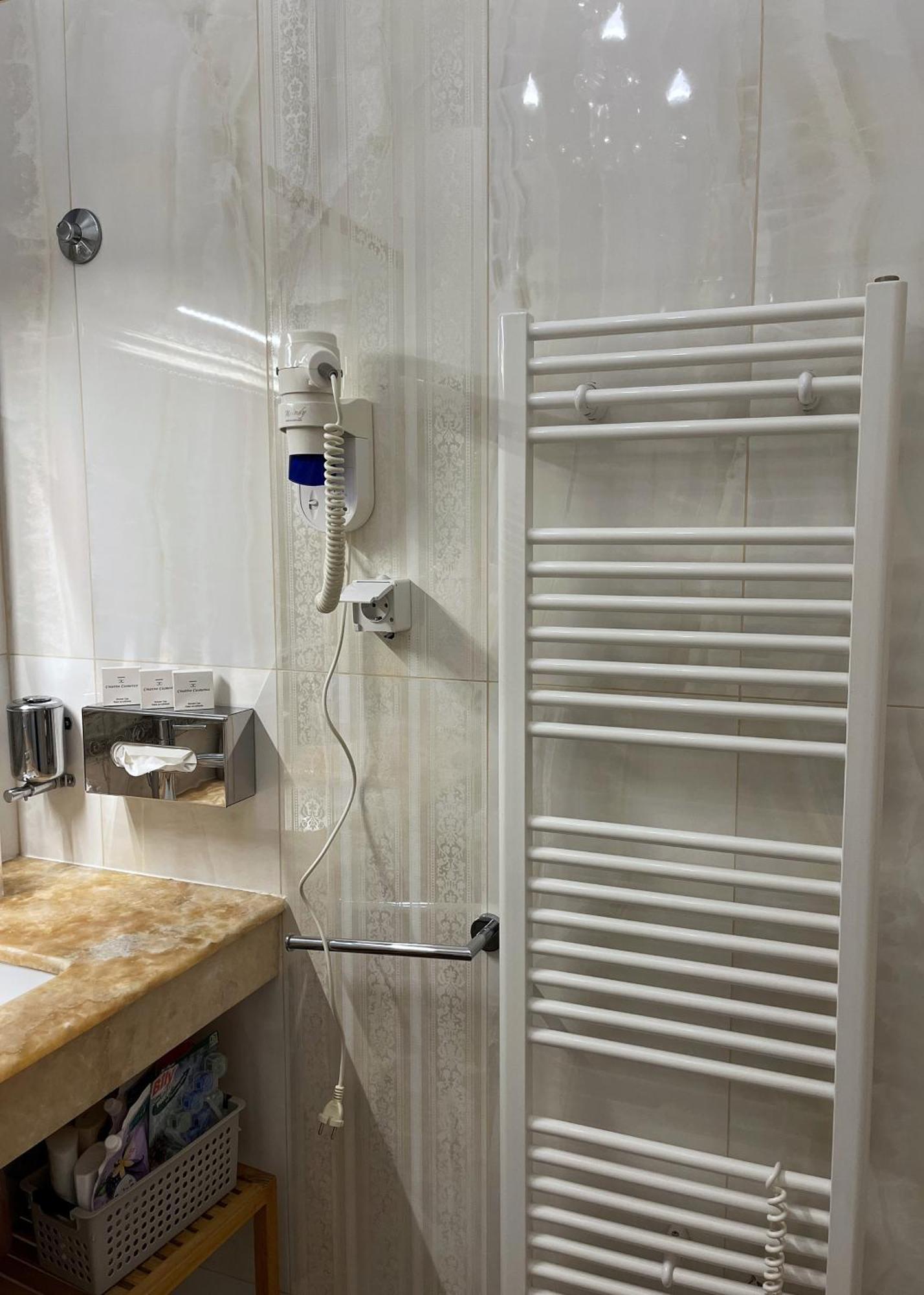 Main Street Retreat Apartment With Free Parking Sarajevo Luaran gambar